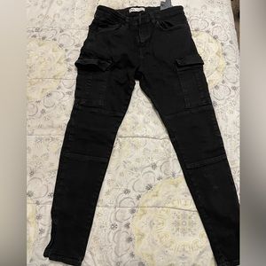 Zara cargos